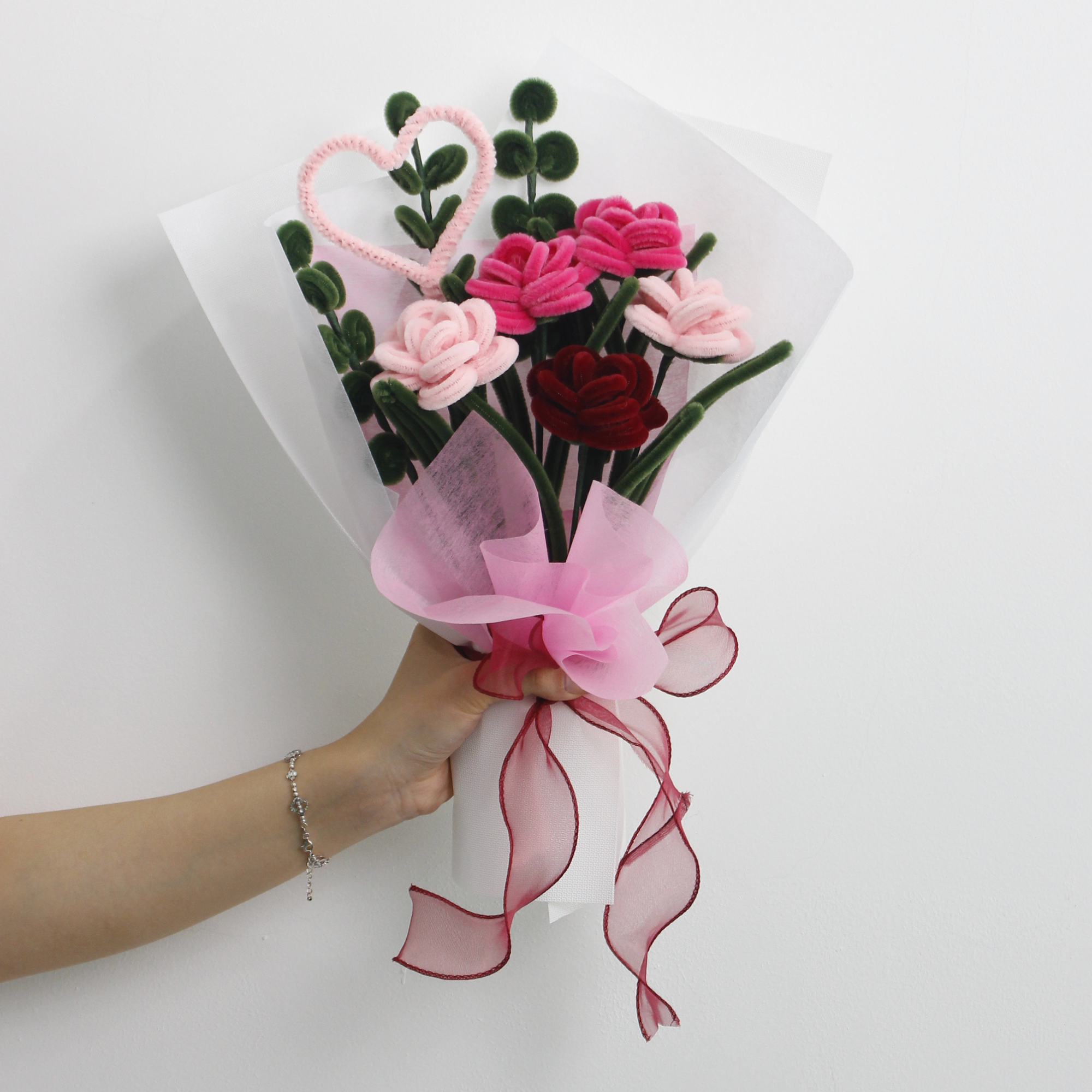 Sweety Roses DIY bouquet made from pink and red pipe cleaner roses with heart-shaped detail. Wrapped in sheer white and pink, finished with a red organza ribbon a handmade floral gift for love and celebration.